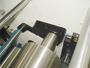 Clam Shell Bearing Arrangement Plate Cylinder Portable Multi Cutoff Wet Flap Gluer